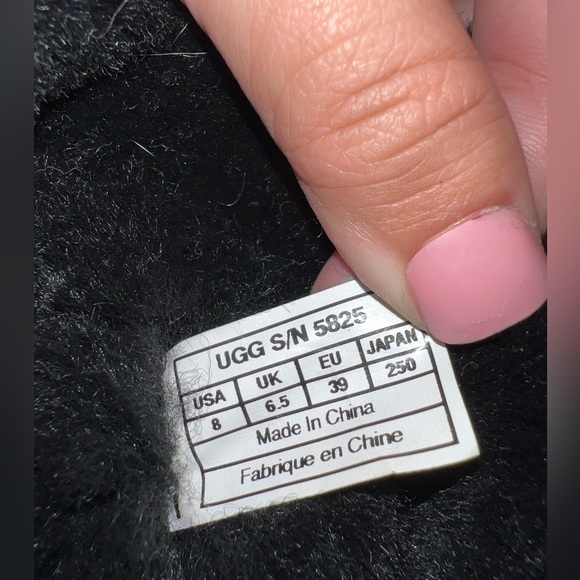 Ugg Women's Classic Short II - Picture 4 of 10